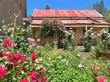 Old-cottage-Clunes.jpg