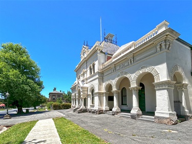 Town-Hall-and-Court-Clunes.jpg