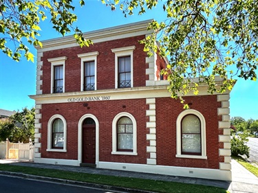 Old-Gold-Bank-Creswick.jpg