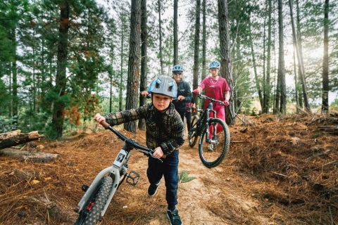 Safari_CreswickTrails_Family57 V2.jpeg